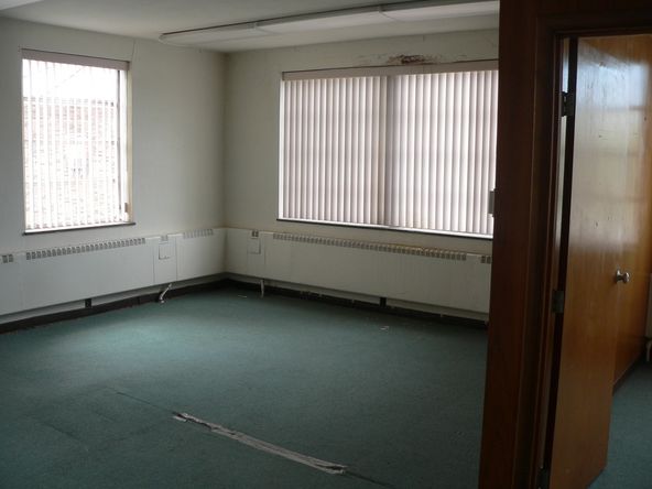 Two-Story Office Building: 111 S 4th St, Danville, KY 40422